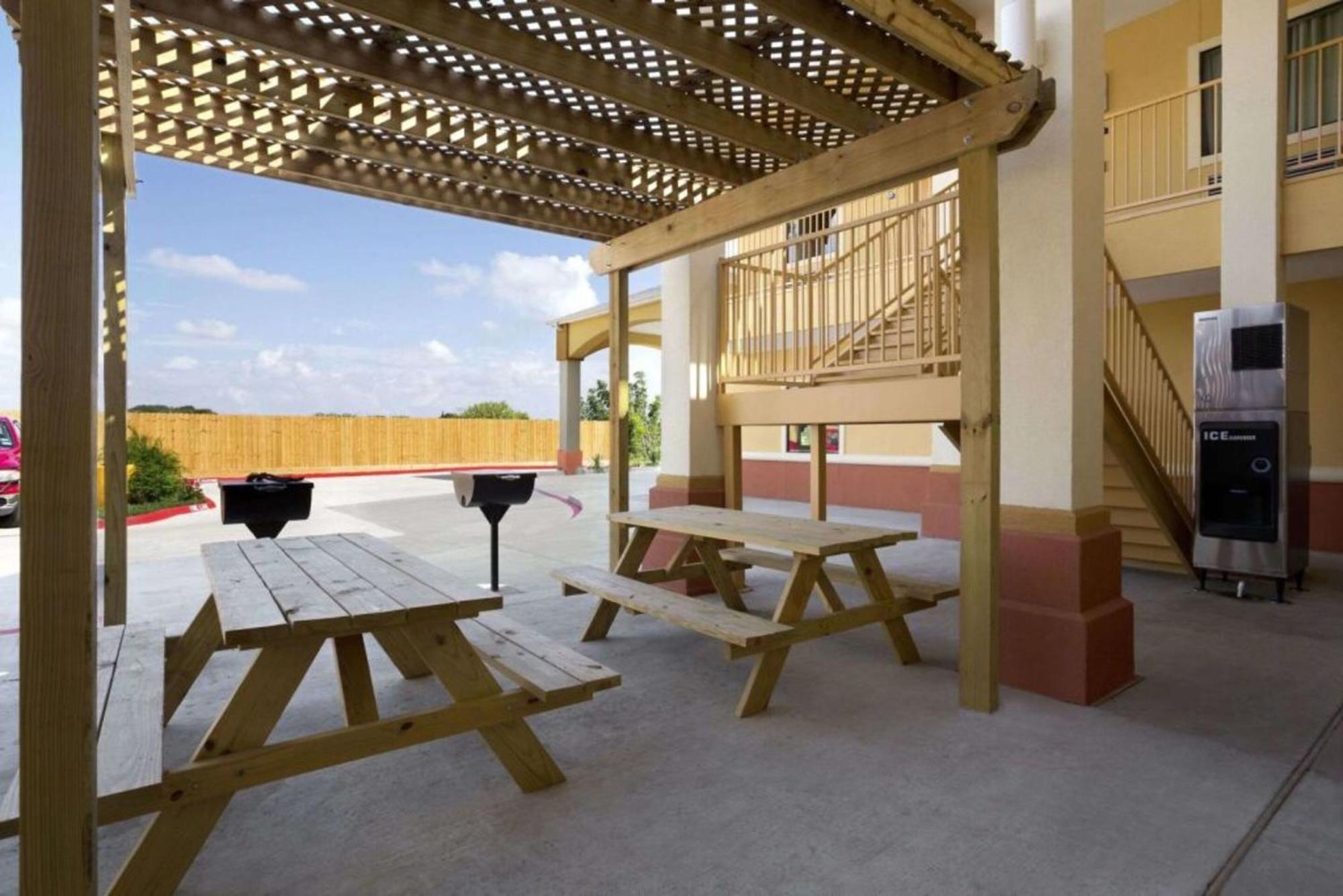 Studio 6 Gonzales Tx Εξωτερικό φωτογραφία